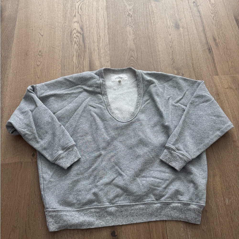 THE GREAT. U Neck Teammate Sweater - Varsity Grey